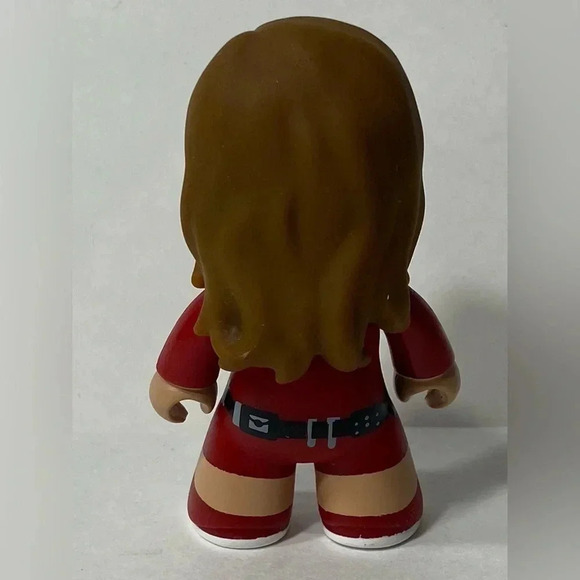 Doctor Who - Titans Vinyl Figure - Oswin Oswald 🪐 - Picture 4 of 6